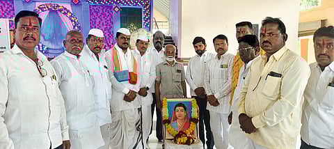 ज्ञानज्योती सावित्रीमाई फुले यांच्या स्मारकाच्या भूमिपूजन सोहळ्यास माढा तालुक्यातून हजारो समाज बांधव जाणार