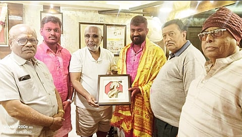 अक्कलकोट येथील विजय बाग येथे नूतन नगराध्यक्ष मिलन कल्याणशेट्टी यांचा सत्कार