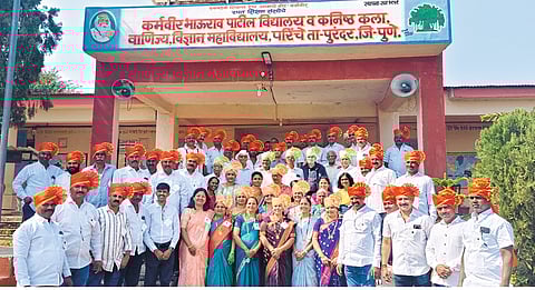 पाटील विद्यालयात तेहतीस वर्षांनी भरला वर्ग