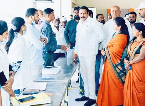 शिवसेनेच्या मोफत सर्वरोग निदान व उपचार शिबिराला प्रतिसाद