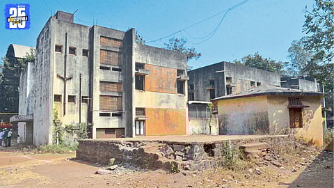 Decline of municipal school education