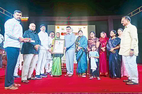 आईमध्ये शून्यातून विश्व निर्माण करण्याची ताकद