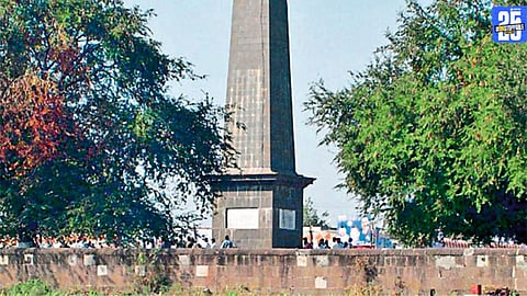 Retired Mahar Regiment soldiers during a tribute ceremony at Deekshabhoomi.