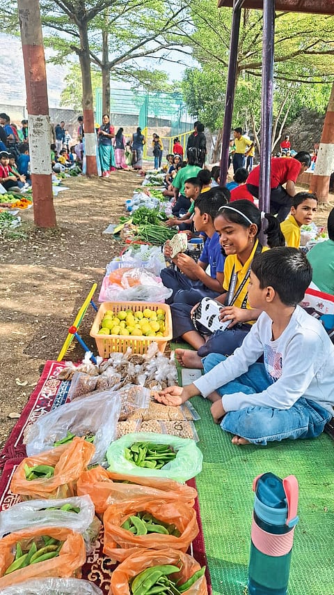 ‘समर्थ गुरुकुल’मध्ये
भरला आनंद बाजार