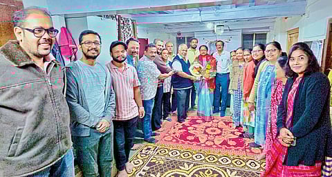 वाई:-गुजराथी समाजाच्या वतीने नगरसेविका ज्योती गांधी यांचा सत्कार.