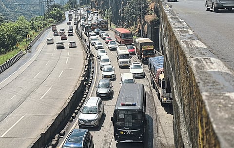 लोणावळा-खंडाळ्यात पर्यटकांची गर्दी