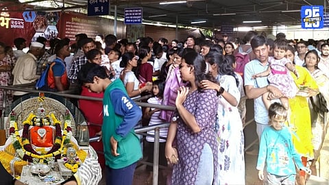 Heavy Devotee Rush at Ballaleshwar Temple on New Year