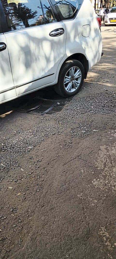 भोसे : पाचगणीच्या टेबल लँड रोडवर मृत्यूचा सापळा; सर्कल ऑफिससमोर लोखंडी जाळीची दुरवस्था, मोठ्या अपघाताची भीती