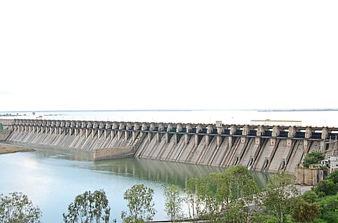 पर्यटकांना खुणावतोय उजनीचा काठ