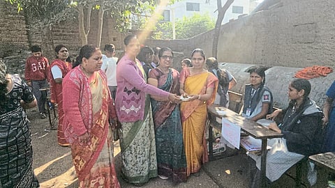 ओतूरला सावित्री सप्ताहात
रांगोळी, भित्तीचित्र स्पर्धा