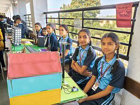 बेल्हे येथे मॉडर्नमध्ये विज्ञान प्रदर्शनात १५० प्रकल्पांचे प्रात्यक्षिक