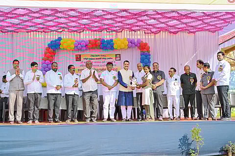 स्वामी विवेकानंदांचे विचाराने जगावे.. डॉ प्रसाद जोशी