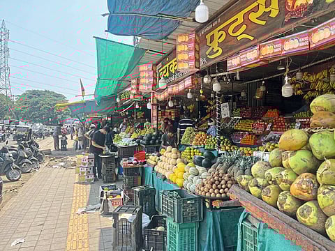 रावेत, आकुर्डीला अतिक्रमणे, बेशिस्त पार्किंगचा वेढा