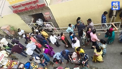 Devotees Flock to Theur for New Year Darshan, Traffic and Shops Cause Inconvenience