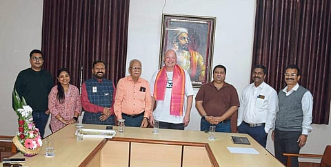 आसू : जर्मनीच्या पाहुण्यांची फलटणच्या उद्यानविद्या व कृषि महाविद्यालयास सदिच्छा भेट