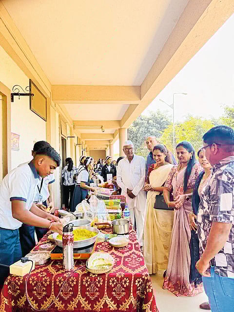 साकोरी येथील शाळेत
मार्केट डे, फन फेअर