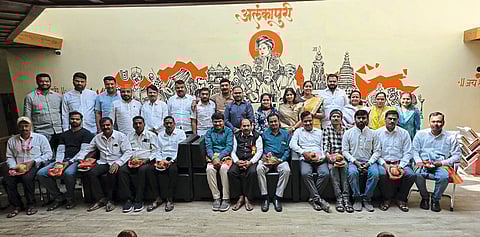 आळंदी नगरपरिषदेत
पत्रकारांचा सन्मान