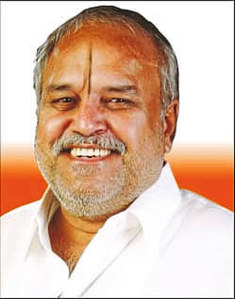 सत्तेसाठी कोट्यधीशांची शर्यत