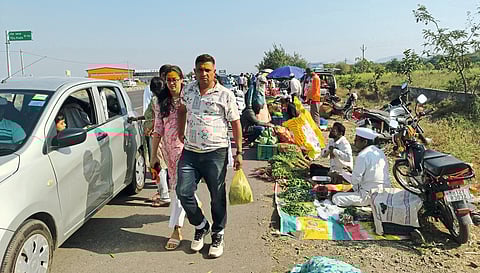 शिवरी येथे भरला भव्य बाजार, शेतकरी-ग्राहकांना दिलासा