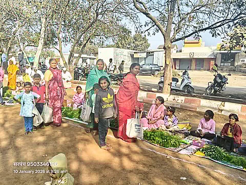 स्वामी चिंचोली शाळेतील
आनंदी बाजाराला प्रतिसाद