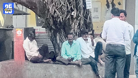 Daily wage workers discussing civic issues over tea ahead of Kolhapur municipal elections.