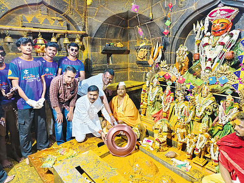 ‘पुणे ग्रँड टूर’ची ट्रॉफी श्री खंडेरायचरणी