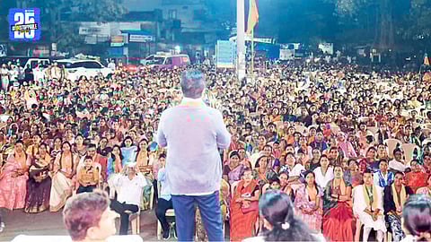 MLA Rahul Awade addressing a public meeting in Shahapur while campaigning for Mahayuti candidates.