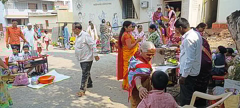 सातारारोड विद्यार्थ्यांना व्यवहार ज्ञानाचे धडे