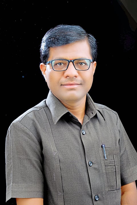 प्रा. संतोष फटे यांना पुण्यश्लोक अहिल्यादेवी होळकर सोलापूर विद्यापीठाची पीएच.डी. पदवी प्रदान