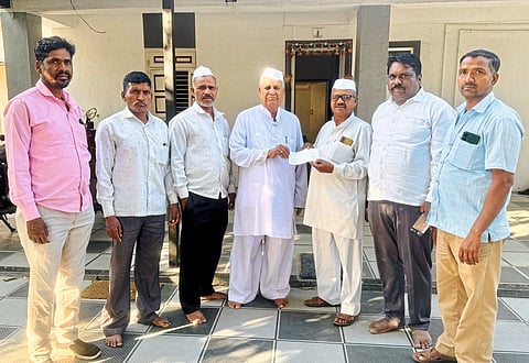 वरसूबाई देवस्थान ट्रस्टला
आई, पत्नीच्या स्मरणार्थ मदत