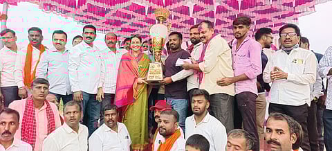 लक्षा बावऱ्या ची बैल जोडी श्री यमाई केसरी ४७५ गाड्या पळाल्या अभूतपूर्वक गर्दी ,पारदर्शक निकाल.