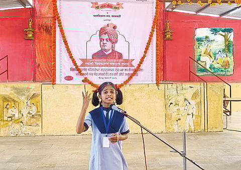 उंबरे येथील वक्तृत्व स्पर्धेत
५० विद्यार्थ्यांचा सहभाग