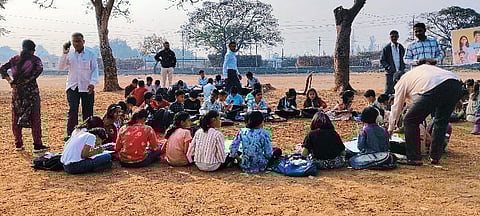 सोमेश्वरमधील विद्यार्थ्यांचे भावविश्व कागदावर