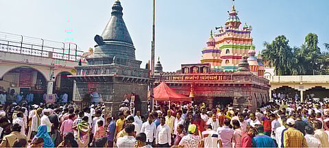 श्री क्षेत्र वीर येथे भाविकांची गर्दी