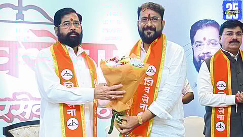 Warm welcome and celebrations in Kanhur Pathar village after Rajesh Sonawale’s election as Mumbai corporator.