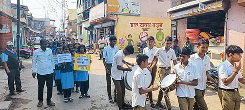 वाल्ह्यात विद्यार्थ्यांकडून
मतदान जनजागृती