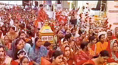 बार्शीच्या प्रसन्नदाता मंदिरात भाविकांची गर्दी