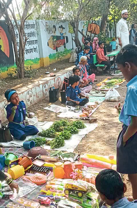 सुप्यातील आनंद बाजारात
५५ हजारांची उलाढाल