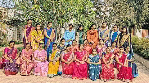 घोडेगावात एकल महिलांचा सन्मान