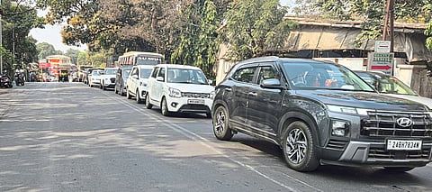 पुणे द्रुतगती मार्ग दुसऱ्याही दिवशी ‘जाम’