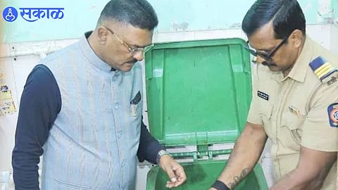 Drunk ST Driver : एसटी ड्रायव्हर दारु पिऊन ड्युटीवर, परिवहन मंत्र्यांची डेपोत अचानक तपासणी अन् जागेवरच केले निलंबित