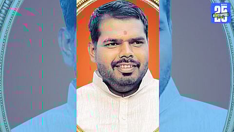 Grief-stricken family members after a young man died in a railway accident at Jeur Phata.