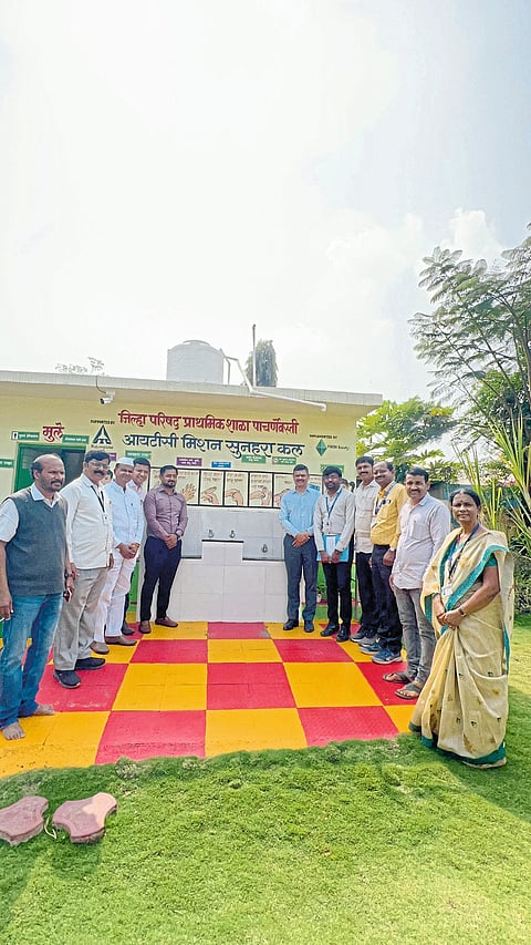 अव्वल शाळेसाठी ग्रामस्थांनी पुढाकार घ्यावा