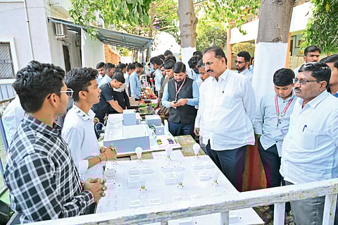 कळंबमधील जिल्हास्तरीय तंत्र प्रदर्शनामध्ये ३१ प्रकल्प