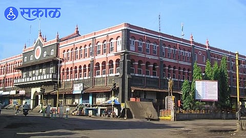 Mahayuti leaders likely to meet to finalize power sharing formula before Kolhapur mayor election.