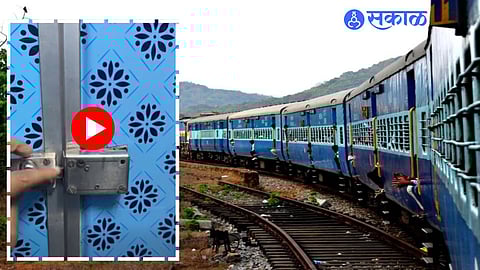 Railway Toilet Incident Video : "गेट तोडा नाहीतर मी मरेन..." ; माजी मुख्यमंत्र्यांचे मीडिया सल्लागार अडकले रेल्वेच्या शौचालयात!