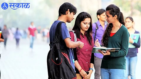 Youth registering for employment benefits under PM Viksit Bharat Scheme.