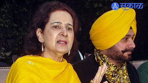 Navjot Kaur Sidhu addressing the media after announcing her resignation from the Congress party in Punjab.