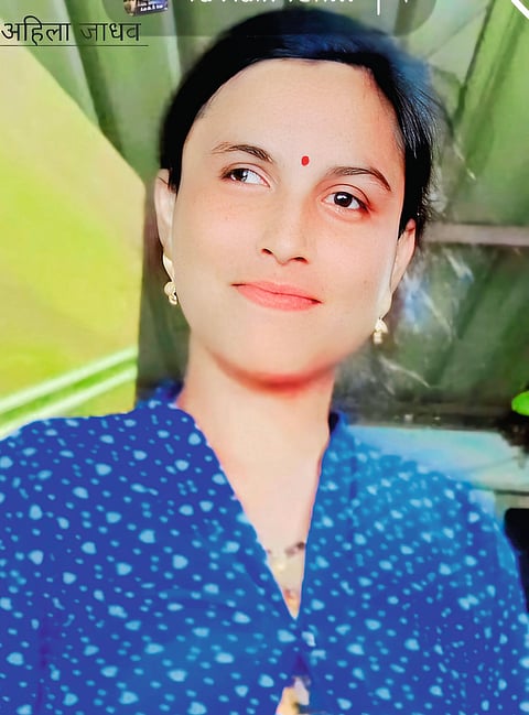 दोन चिमुकल्यांसह महिलेची
विहिरीत उडी घेऊन आत्महत्या