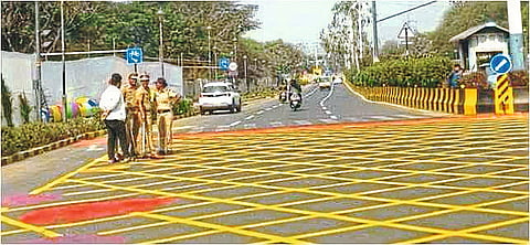 हिंजवडीतील मुख्य रस्ते गुळगुळीत, मात्र अंतर्गत रस्ते ‘वाळीत’